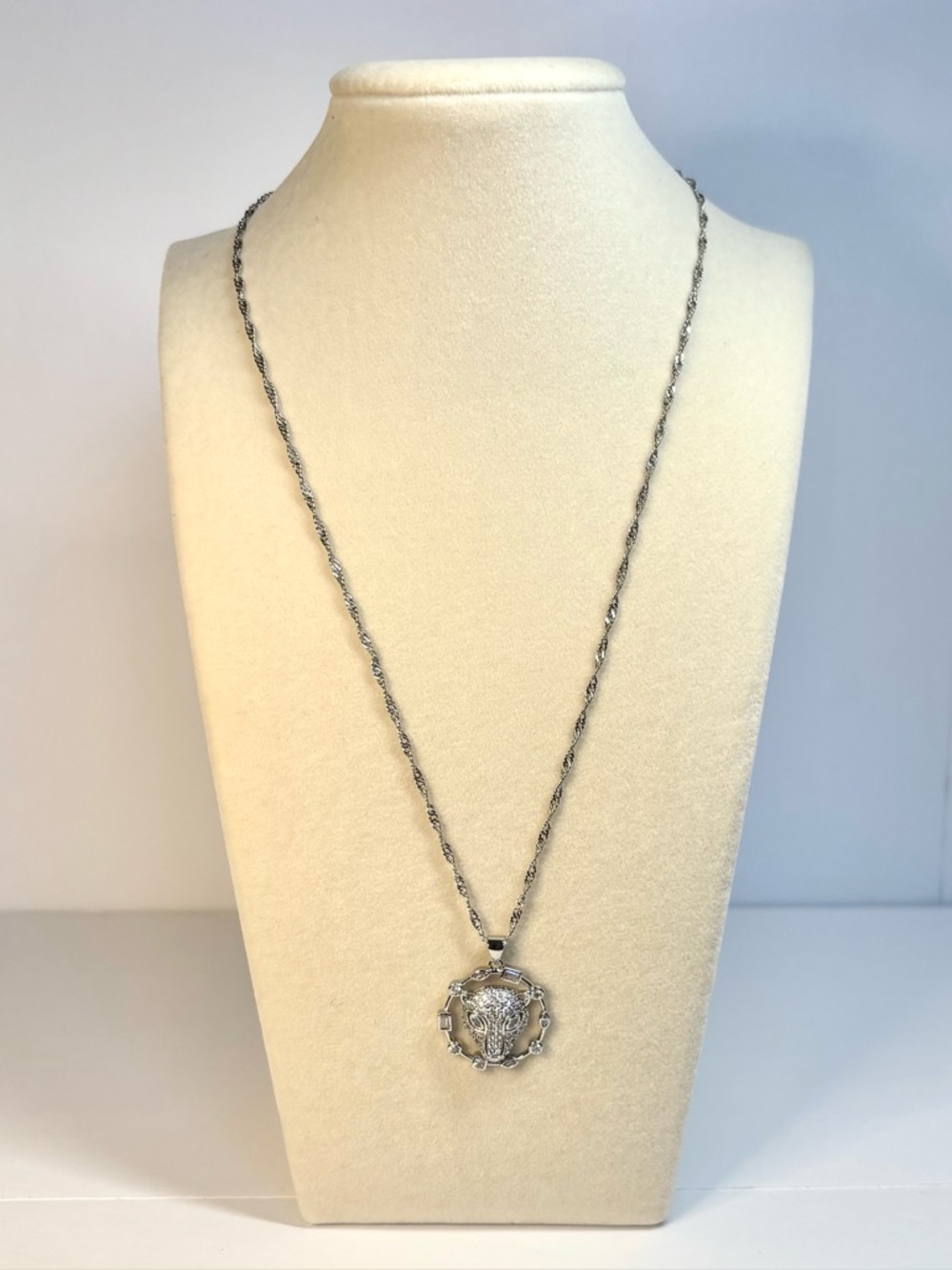 18k white gold-plated panther pendant necklace - Picture 2 of 7